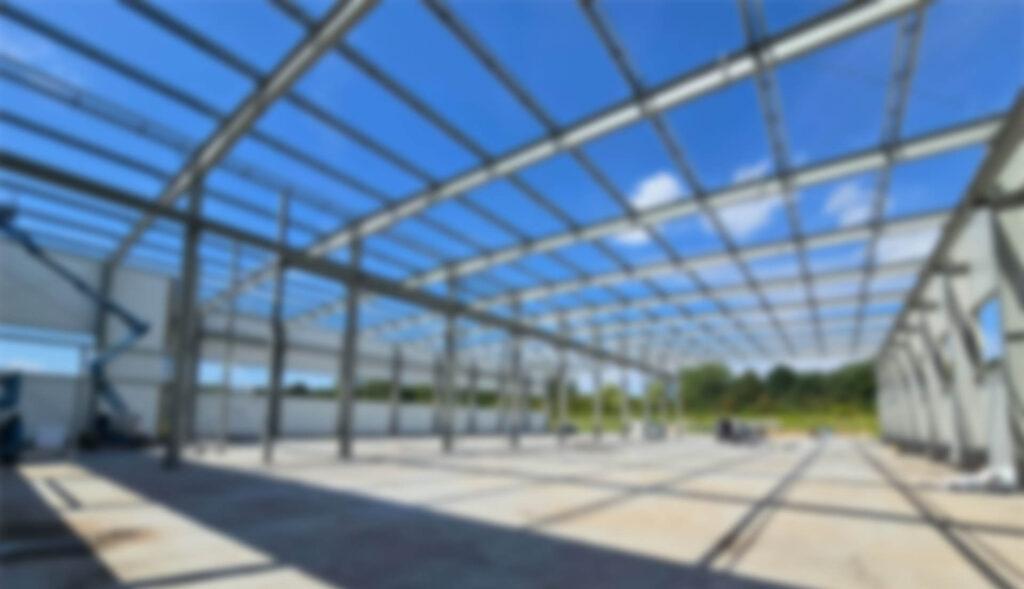 hala w budowie - zdjęcie w tle